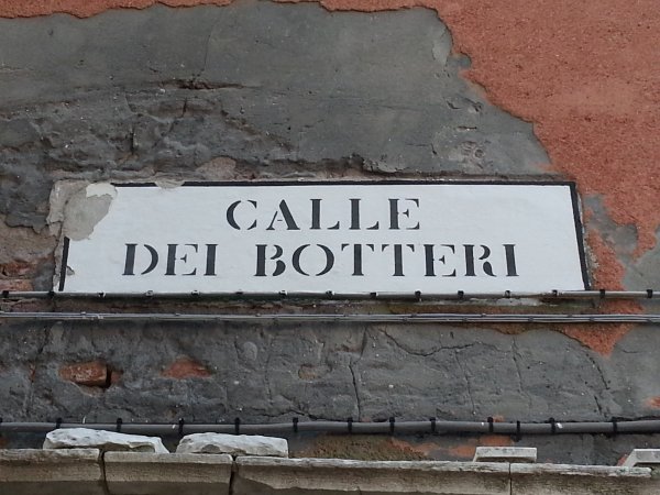 /treks/la-via-dei-gioielli/calle-dei-boteri/20150107-153925.jpg