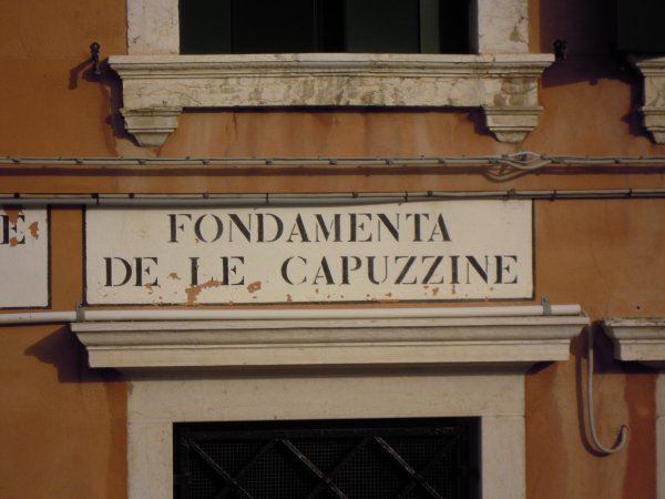 /treks/l-arte-delle-decorazioni/fondamenta-de-le-capuzzine/dscn7210.jpg